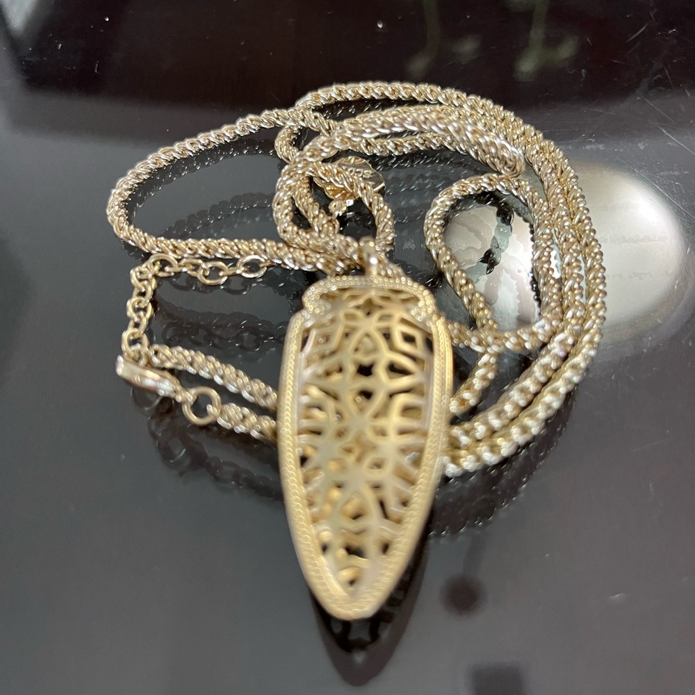 Kendra Scott long pendent chain